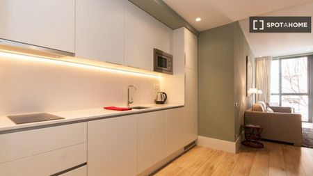 2 room luxury Flat for rent in Barcelona, Spain - Photo 3