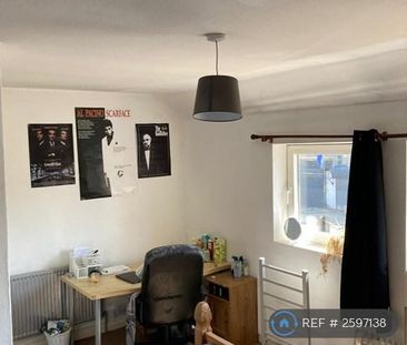 5 bedroom semi-detached house to rent - Photo 5