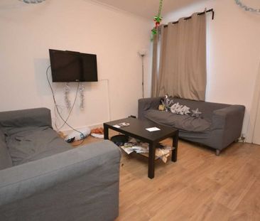 6 Bed - Grange Avenue, Reading - Photo 1