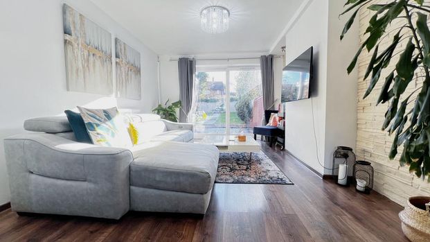 4 bedroom semi-detached house to rent - Photo 1