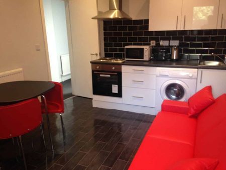 Strawberry Hill - Photo 3