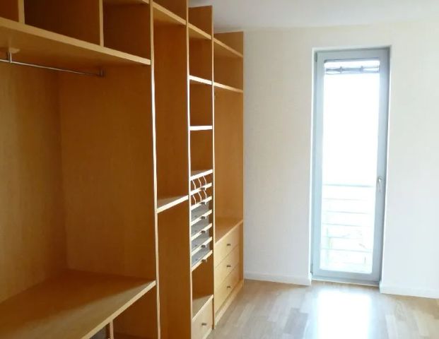 Düsseldorf-Lörick: Großzügiges Penthouse (5 Zimmer) mit Dachterrasse und Einbauküche! - Foto 1