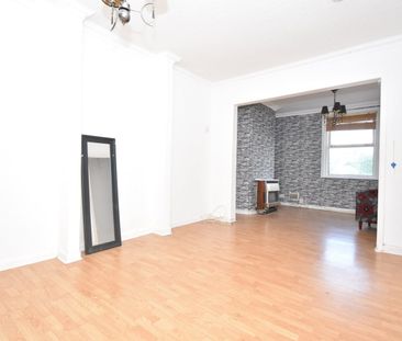 Terraced House to rent - Mount Road, Chatham, ME4 - Photo 1