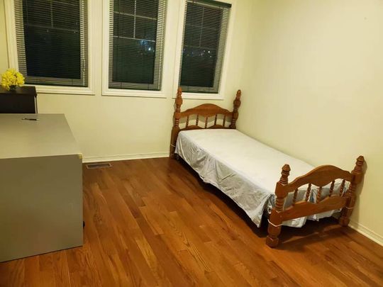 For Lease - 31 Thornbury Crescent, South of Baseline to Knoxdale, Ontario - Photo 1