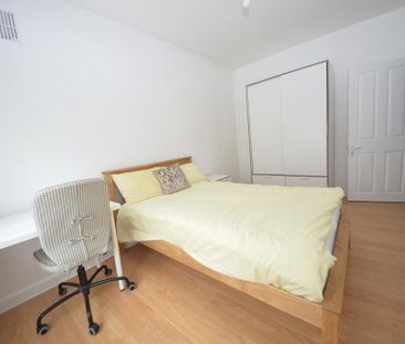 1 bedroom in a flat share to rent - Photo 1