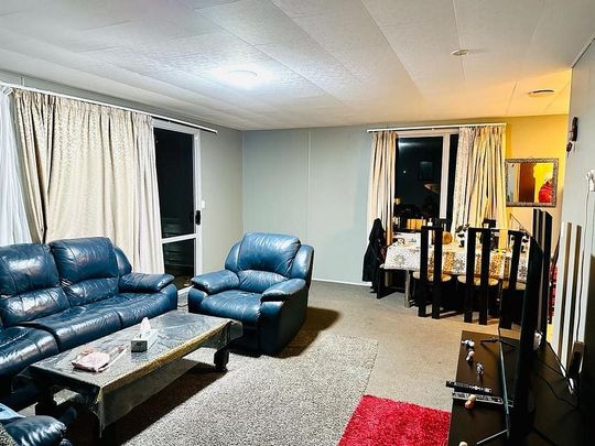 Stunning 3-Bedroom House in Newlands for Rent! - Photo 1