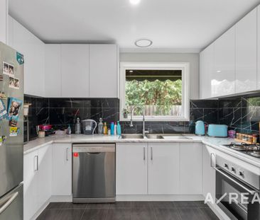 38 Primrose Hill Close, Endeavour Hills, Vic 3802 - Photo 5