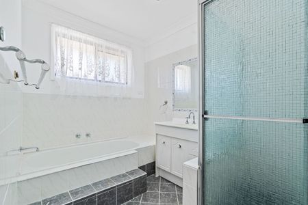 Warm & Welcoming Family Home in a Prime Ruse Location - Photo 4