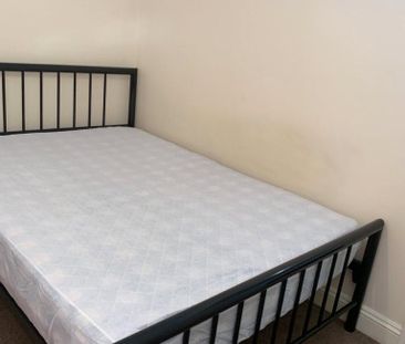 3 bedroom flat to rent - Photo 6