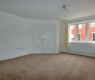 3 bedroom end of terrace house to rent - Photo 2