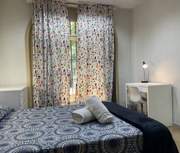 Carrer de Mallorca, Barcelona, Catalonia - Photo 2