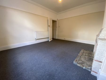 4 Bed Semi-Detached House, Fishponds Road, BS5 - Photo 3