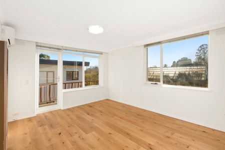 Botanical Garden Oasis: Charming Apartment Awaits - Photo 2