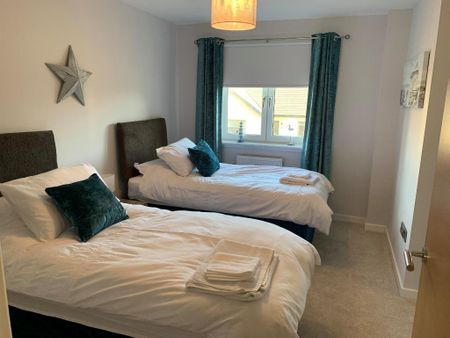 4 bedroom detached house to rent - Photo 4