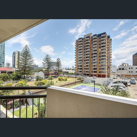 Fantastic Location in the heart of Surfers Paradise - Photo 3