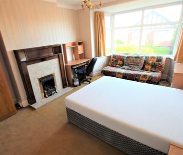 3 bedroom flat to rent - Photo 4