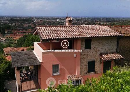 Trilocale in Affitto in Via Lavacchino a Seravezza