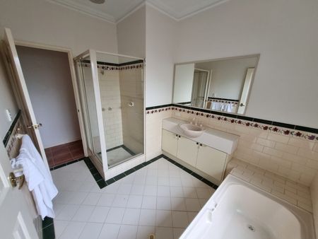 Victoria Park - Photo 4