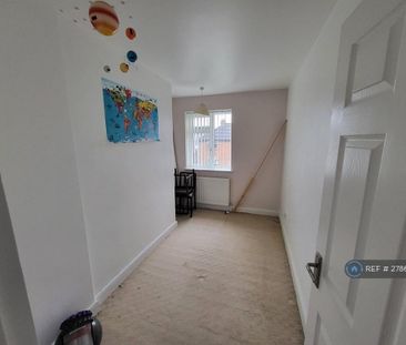 3 bedroom semi-detached house to rent - Photo 4