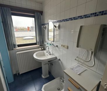 Ruim appartement met 3 slaapkamers boven handelszaak, vlot bereikba... - Foto 3