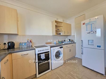 2 bedroom flat to rent - Photo 4