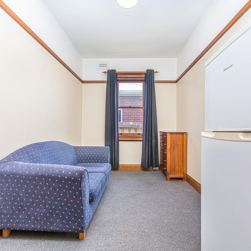 Prime Location - Perfect for UTAS Students - Photo 1