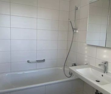 Bel appartement de 4.5 pièces dans un quartier verdoyant - Photo 2