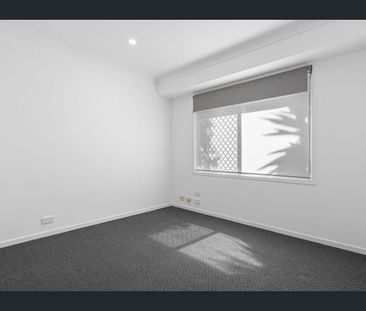 Spacious Family Living in Quiet Cul-De-Sac - Photo 3