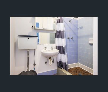 Studio Apartment with New Split System – Comfort and Convenience! - Photo 4