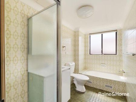 RENOVATED TWO BEDROOM TWO BATHROOM APARTMENT IN HEART OF KENSINGTON - Photo 4