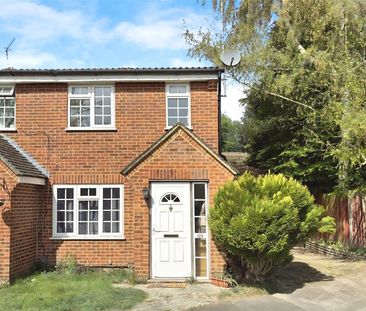 Larksfield, Englefield Green, Egham, Surrey, TW20 0RA - Photo 3