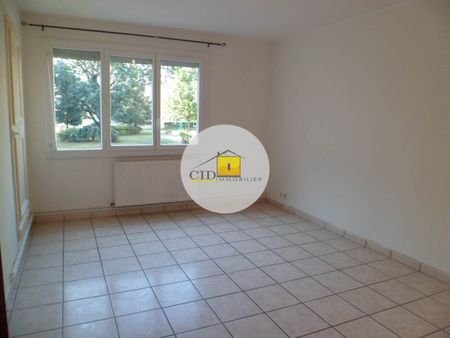 Location Appartement 3 pièces 65m² ST PRIEST 69800 - Photo 2