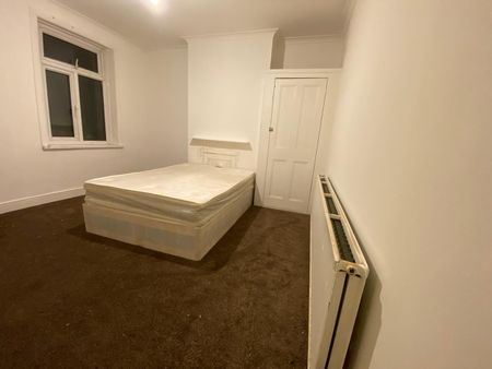 Room in a Shared House, Quebec Road, IG1 - Photo 2