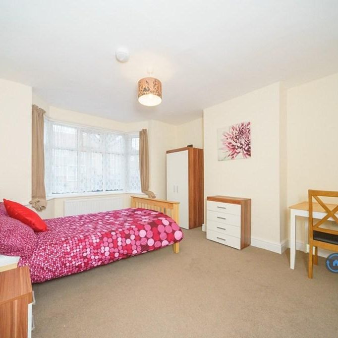 1 bedroom in a house share to rent - Photo 1