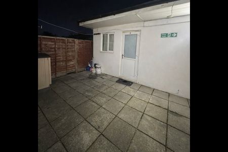 Studio Flat, Middleham Road, N18 - Photo 5