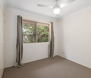 Large Family Home in Belmont - Photo 4