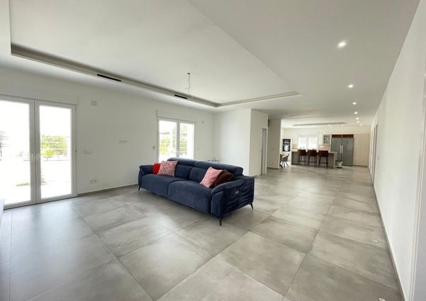 3 room luxury House for rent in Elche, Spain
