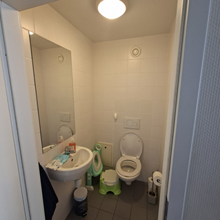 Bel appartement de 4 pièces au 5ème étage avec ascenseur. Cet appartement est d'une superficie de 66m2. - Foto 1