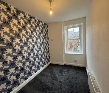 3 bedroom flat to rent - Photo 4