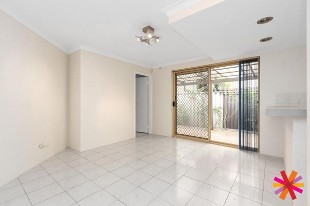 FANTASTIC 3 BEDROOM 2 BATHROOM TOWNHOUSE IN SOUTH PERTH! - Photo 1