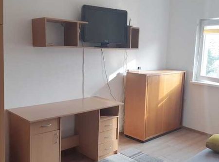 De inchiriat garsoniera, 24 mp, decomandata, zona Liceul Avram Iancu - Photo 2