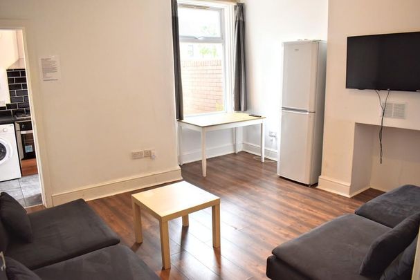 4 bedroom terraced house to rent - Photo 1