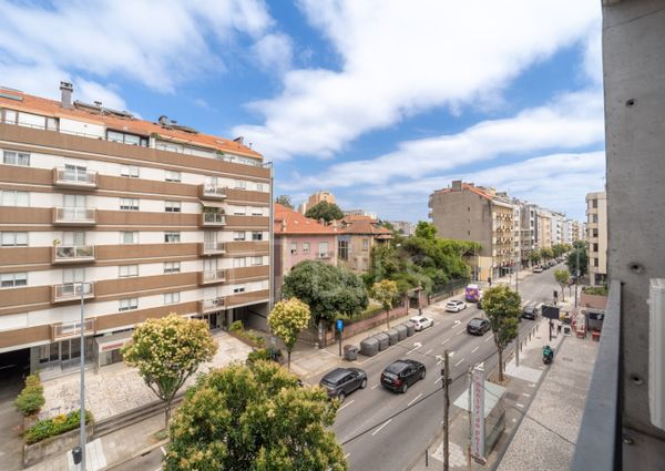 Apartamento T1 com varanda - Novo - Casa da Musica - Rotunda Boavista
