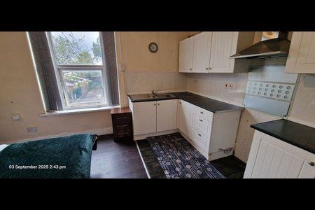 Room in a Shared House, Kings Rd, B25 - Photo 5
