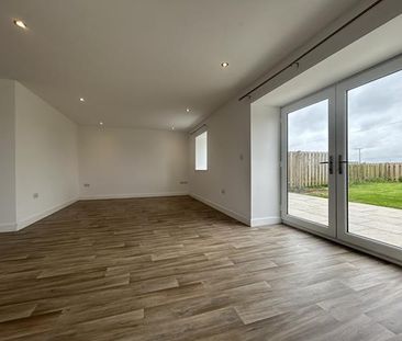 3 bedroom semi-detached house to rent - Photo 1
