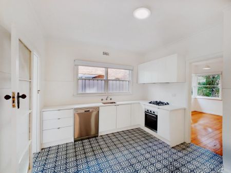 3 Bed, 1 Bath - Photo 4