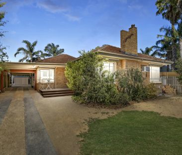 SECURE FAMILY COMFORT IN LEAFY PARKSIDE POSITION! - Photo 5