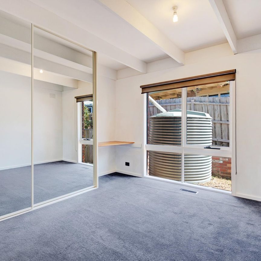 Large Family Home - Photo 1