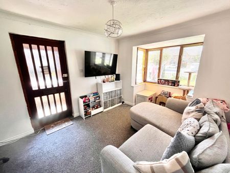 Caversham Avenue, Shoeburyness, Southend-on-Sea, Essex, SS3 8TX - Photo 2