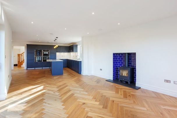 5 bedroom detached house to rent - Photo 1